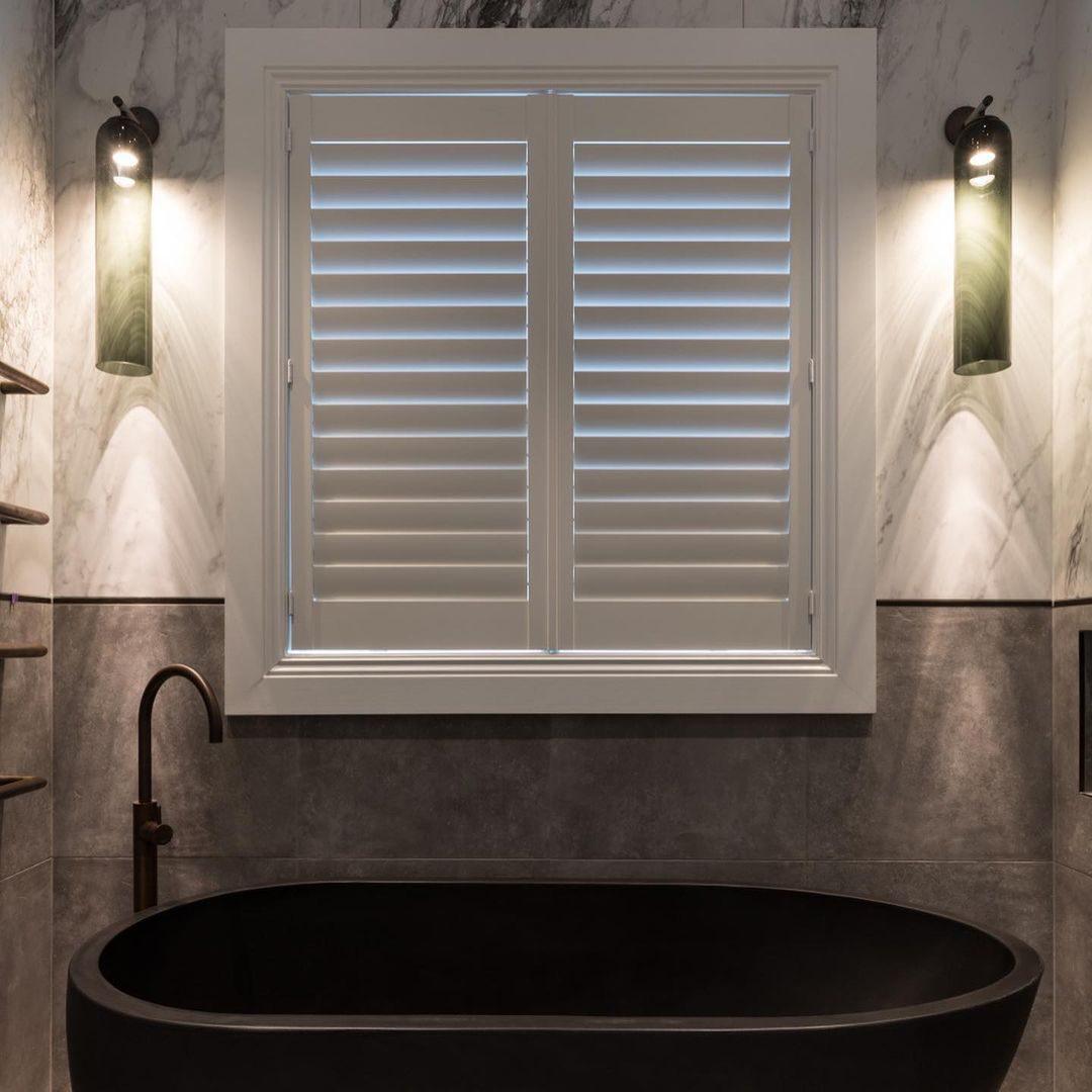 Elegant LED Wall Lamp in Gold, Black & Nickel Finishes