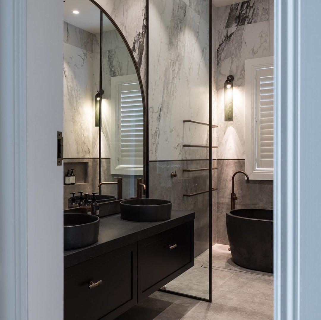 Elegant LED Wall Lamp in Gold, Black & Nickel Finishes