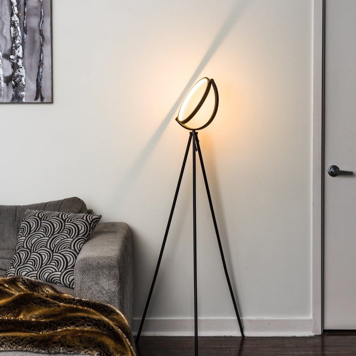 Minimalist Metal Ring Lamp