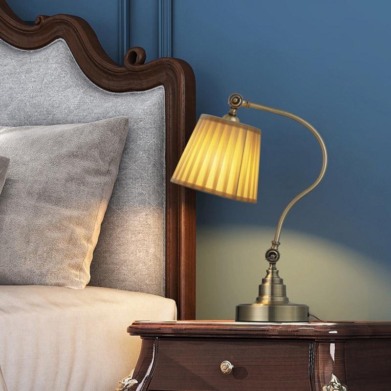 Curved Arm Adjustable Task Light