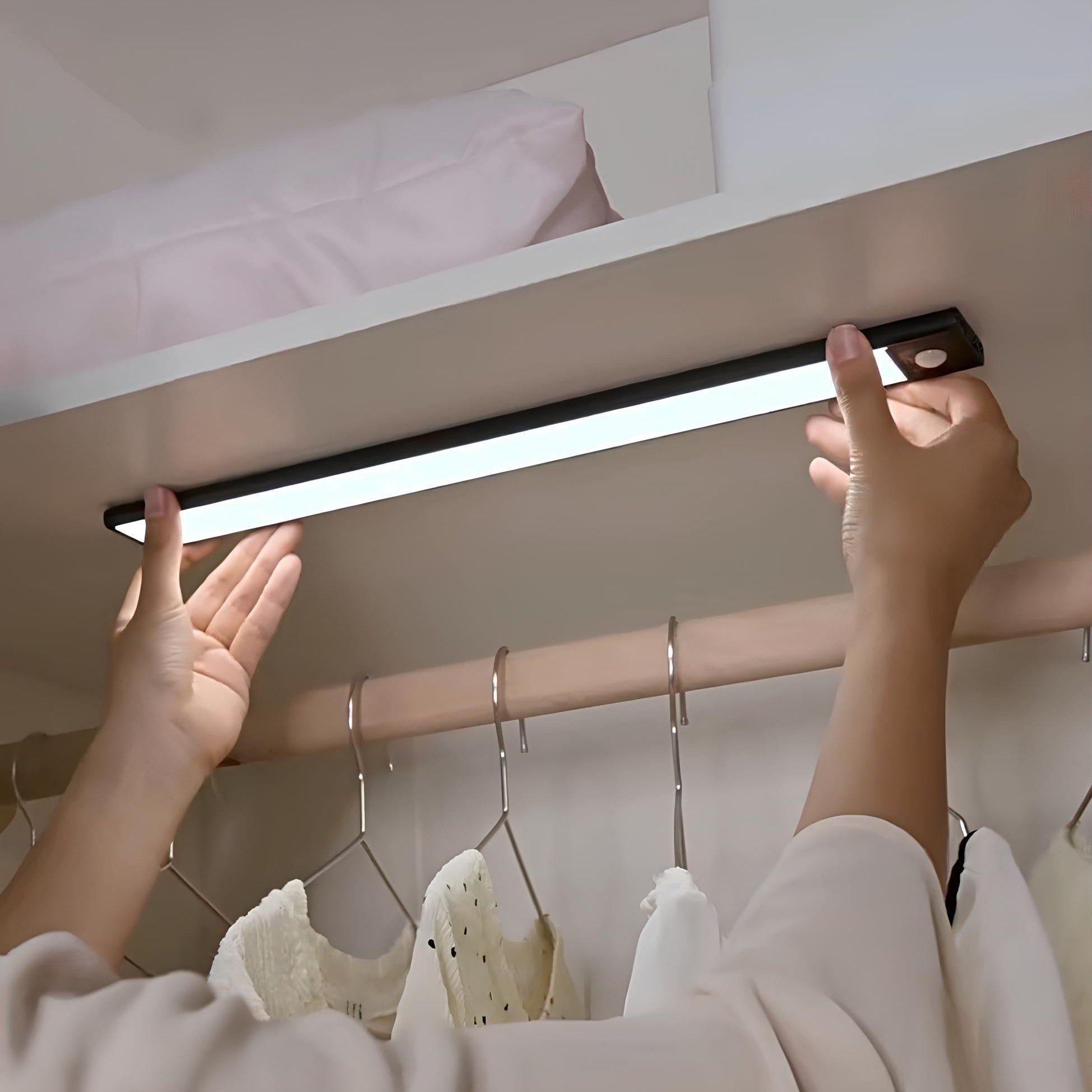 Cordless Motion-Activated Lamp